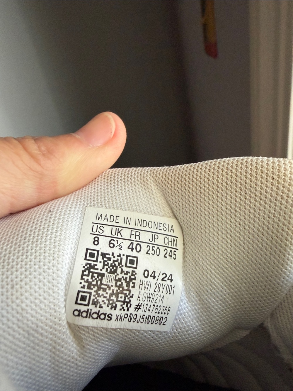 Adidas White Low-Top Sneakers with Black Three-Stripes | Size 8 US - Picture 7 of 12